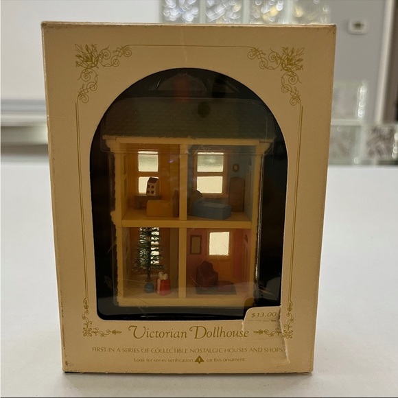 Hallmark Ornament Nostalgic Houses and Shops
1st in the series
Rare - Picture 6 of 6